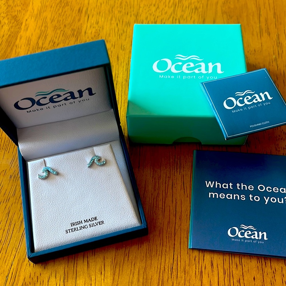 Ocean Jewelry Sterling Silver Aqua Wave Stud Earrings New Never Worn